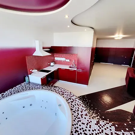 Arkadiya 4 And Jacuzzi Lux Апартаменты